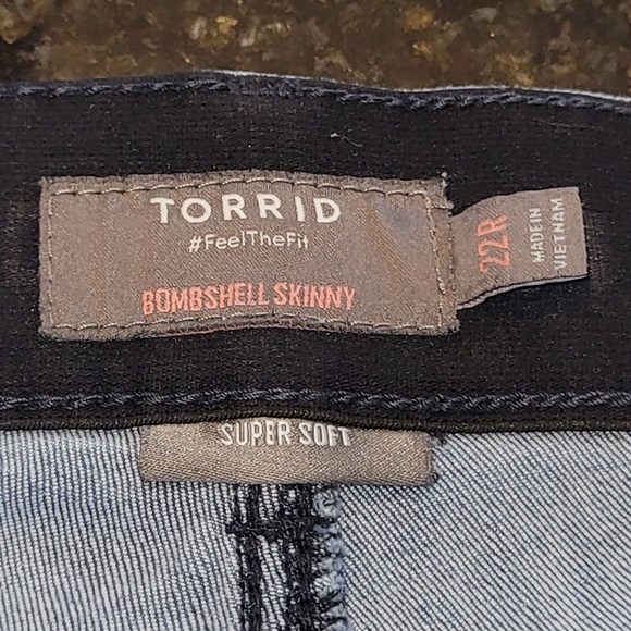 Sz 22 TORRID Bombshell Skinny Stitch Detail Stretchy Denim Jeans - Picture 8 of 8